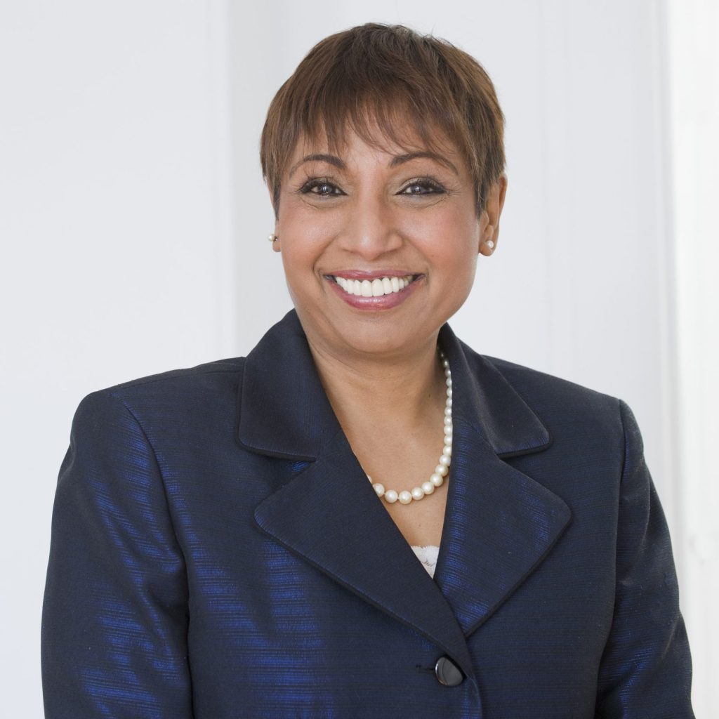 Photographic portrait of CANARIE Board Member Iris Almeda Cote