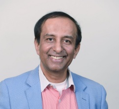 Photographic portrait of CANARIE Board Member Srini Sampalli